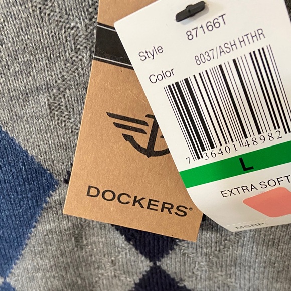 Dockers Men’s Gray V-Neck Argyle Sweater Vest with Blue Diamond Pattern - Picture 4 of 5